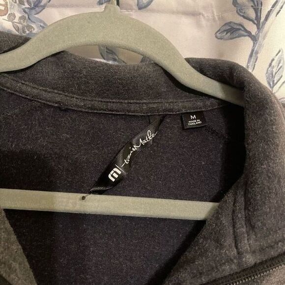 Travis Mathew Quarter Zip Pullover - Men’s Medium - Stylish with Functional Pock - Picture 2 of 8